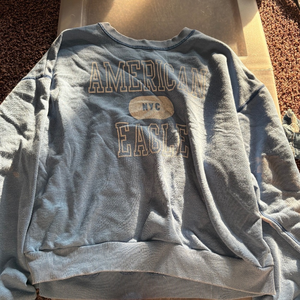 AE women’s sweatshirt